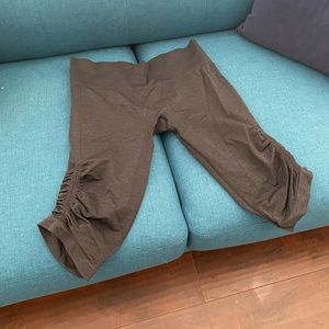 Lululemon in the flow compression Capris size 12